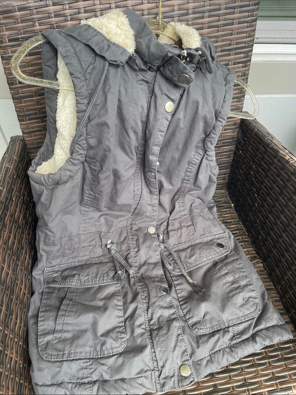 YMI Hooded Utility Vest removal hood Sherpa lined Medium